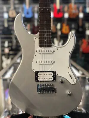 Yamaha Pacifica 112v Silver